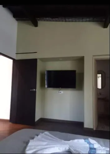 Loft Asequible En El Barrio Del Poblado Frn108 By Roots Rentals Medellín